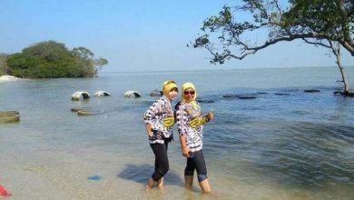 Photo of Ada Pantai Nyeleneh di Lamongan, Bernama ‘Kutang’!
